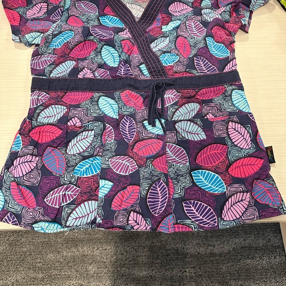 Ladies fall scrub tops - Picture 2 of 6